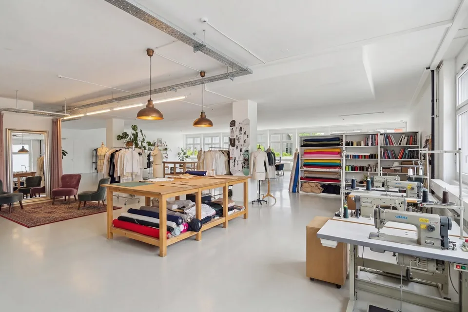 365 m2 d'espaces commerciaux avec ascenseur de marchandises et charge utile de 1'300 kg/m² – photo 9 sur 14
