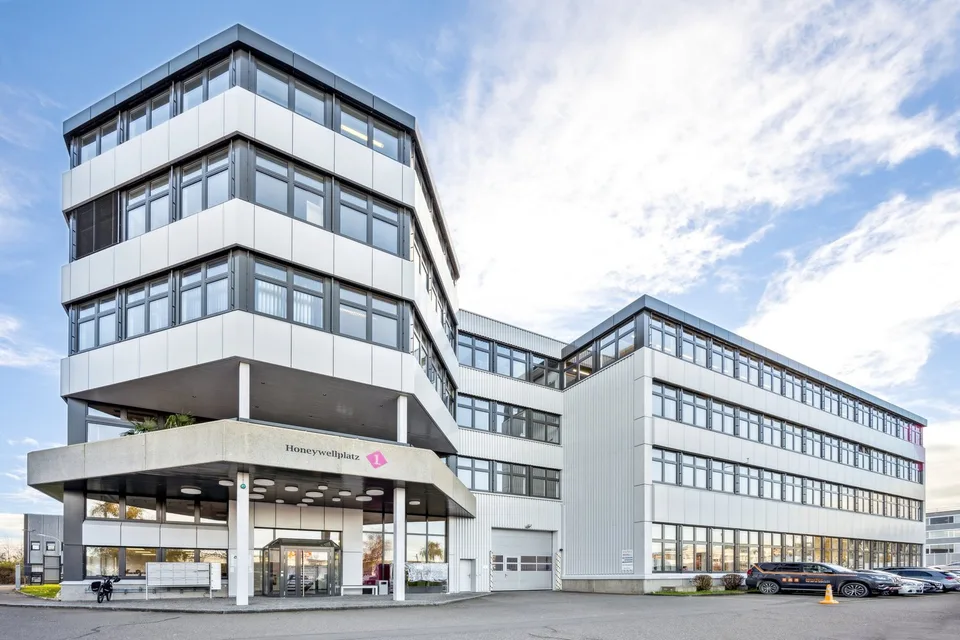 365 m2 Gewerbeflächen mit Warenlift und Nutzlast von 1'300 kg/m²