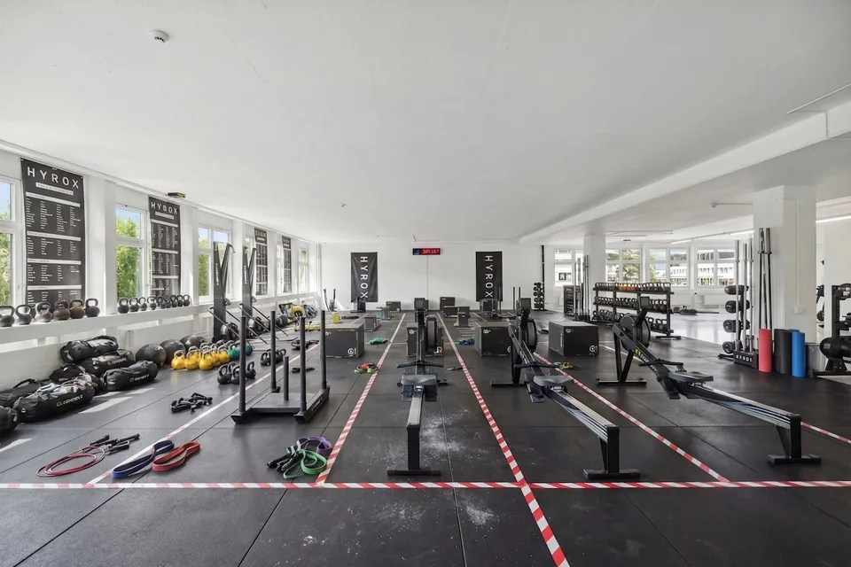 365 m2 di spazi commerciali con ascensore per merci e portata di 1'300 kg/m²
