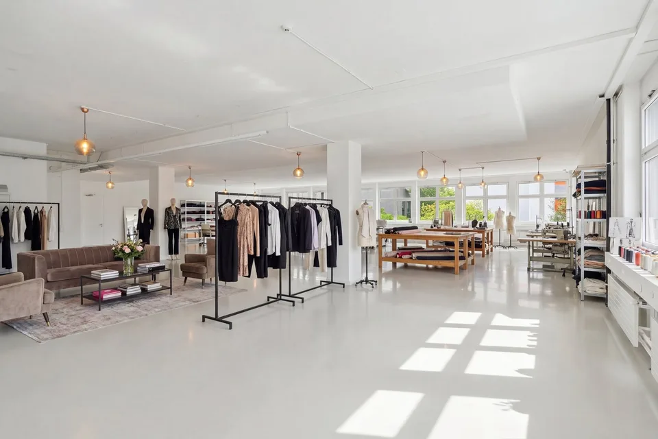 365 m2 d'espaces commerciaux avec ascenseur de marchandises et charge utile de 1'300 kg/m² – photo 11 sur 14