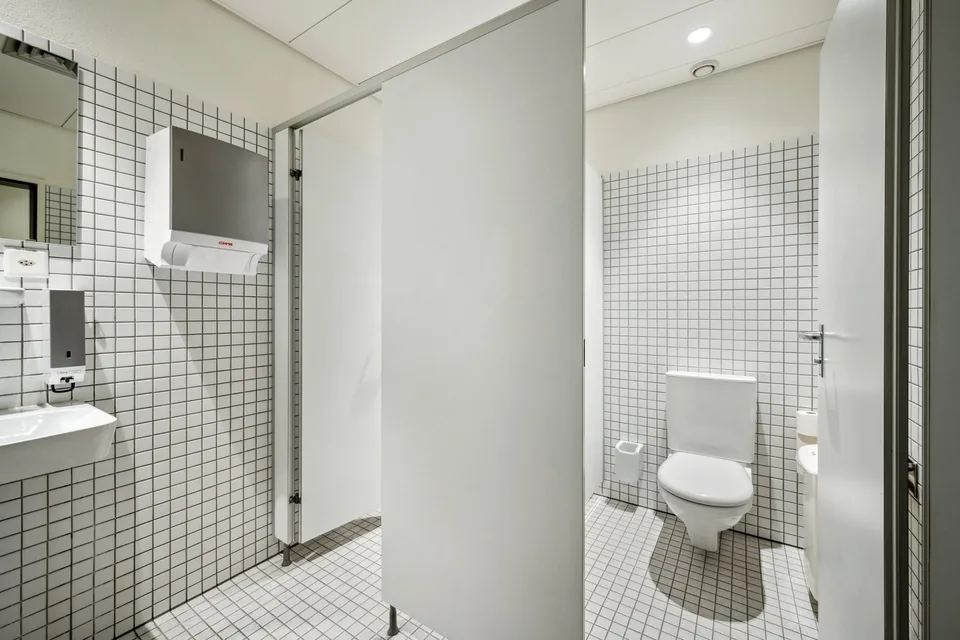 365 m2 di spazi commerciali con ascensore per merci e portata di 1'300 kg/m²