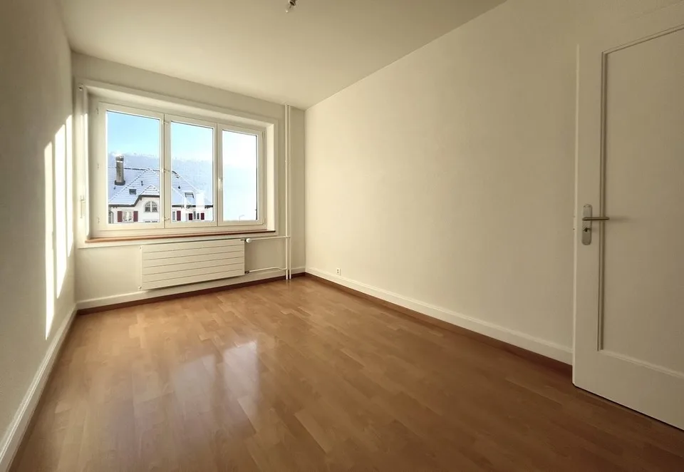 Appartamento di quattro locali ristrutturato in un quartiere calmo e soleggiato