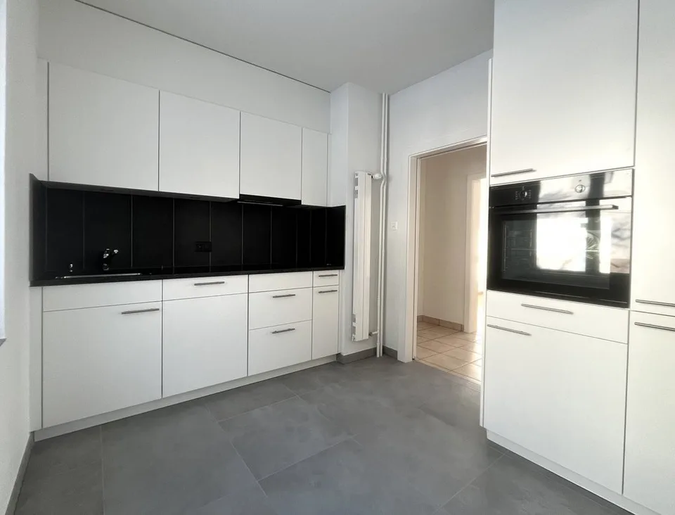 Appartamento di quattro locali ristrutturato in un quartiere calmo e soleggiato