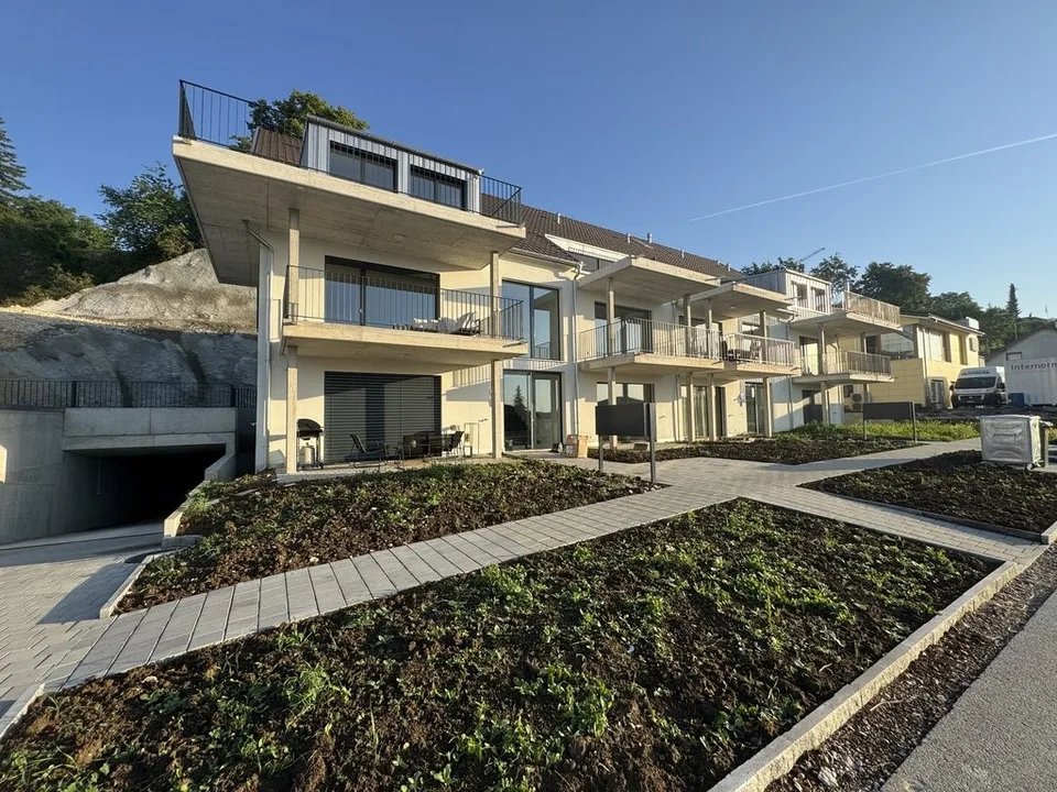 ERSTBEZUG - GROSSZÜGIGE GARTENWOHNUNG- 1x Nettomietzins geschenkt