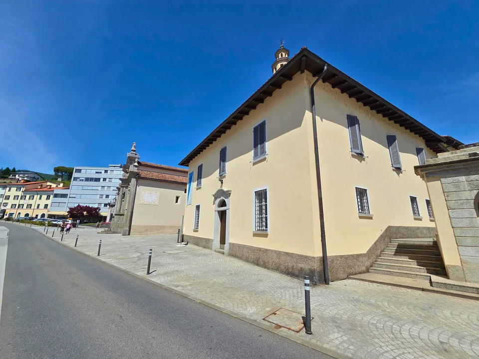 BALERNA - LOCALE COMMERCIALE