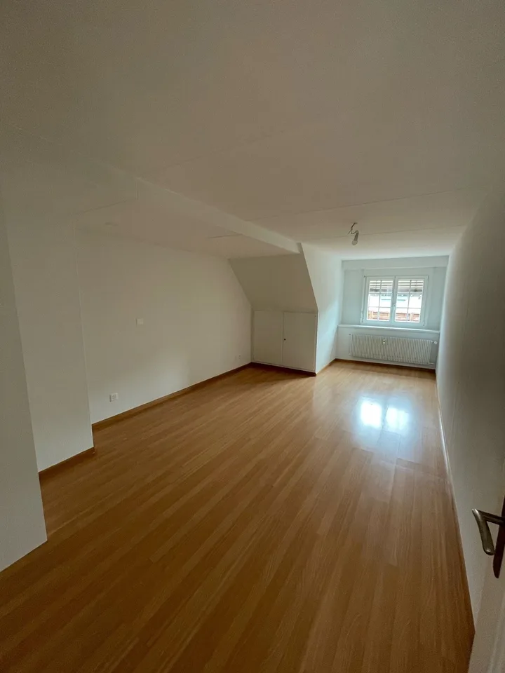 2 Monate Nettomiete geschenkt – Schöne renovierte 4,5-Zimmer-Dachwohnu – Foto 6 von 9