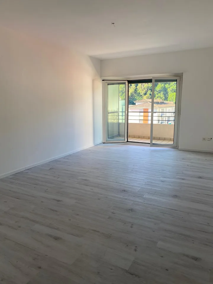 Chiasso, large 3.5-room attic with separate kitchen