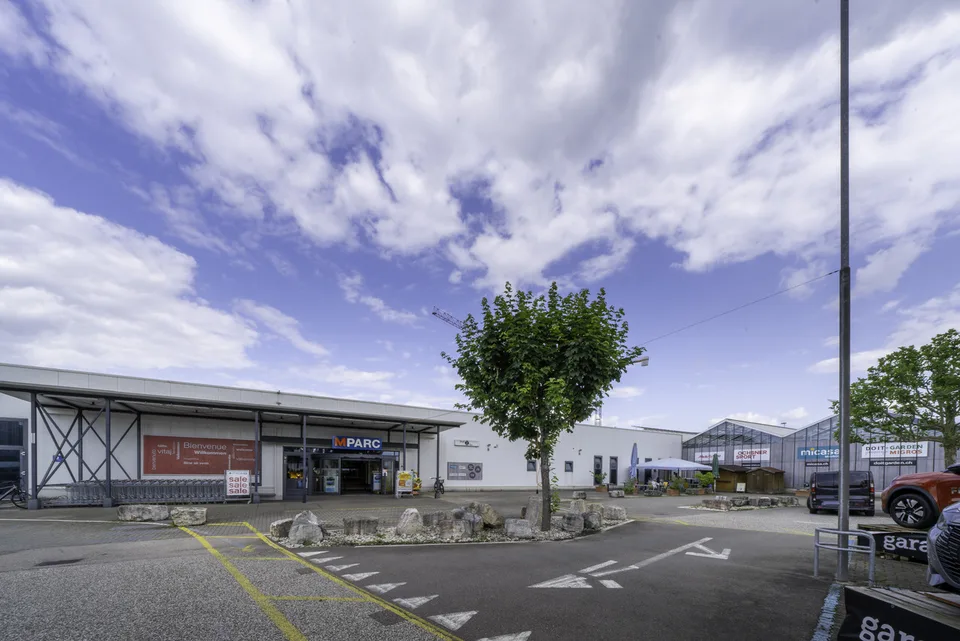 Grosszügige Ladenfläche mit 2'500m2 - MParc Delemont