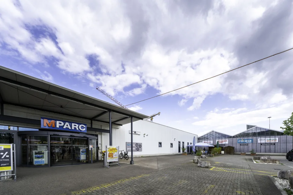 Grosszügige Ladenfläche mit 2'500m2 - MParc Delemont