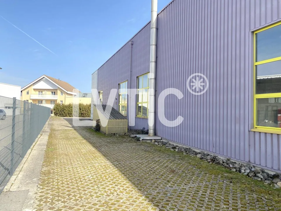 Parkplätze und Außenflächen in Romont zu vermieten