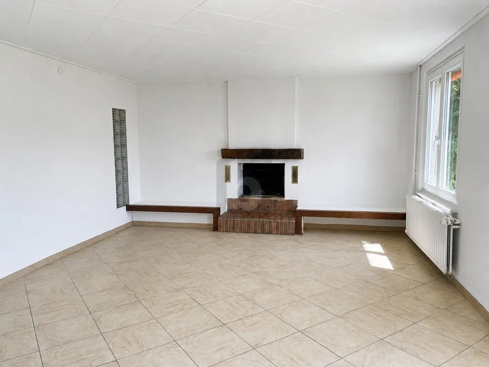 SPACIOUS WITH LARGE GARDEN
