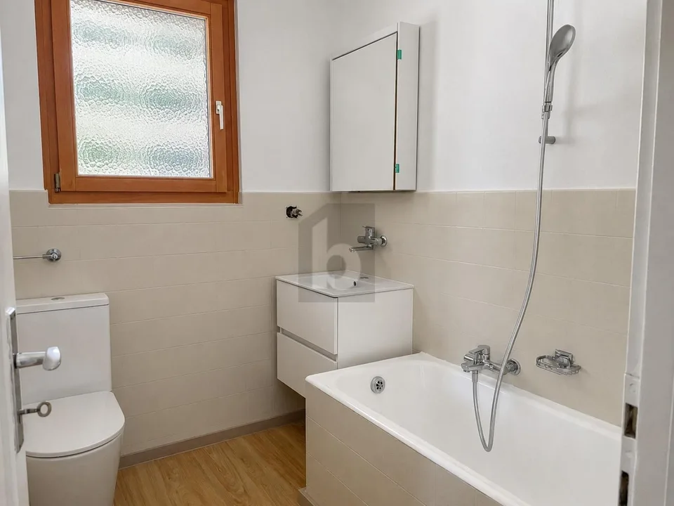 SPACIOUS WITH LARGE GARDEN