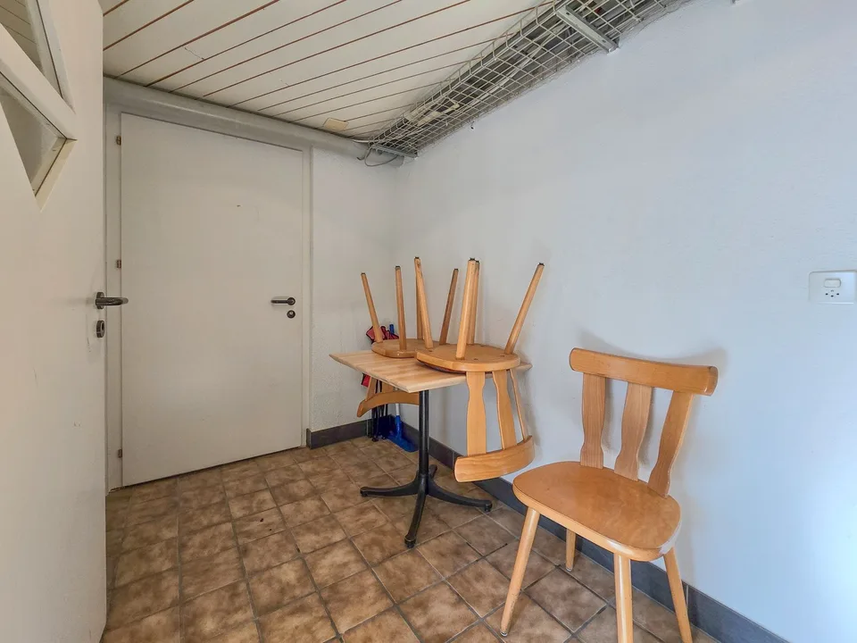 Locale commerciale sulla Dorfstrasse a Frutigen – affittasi da luglio 2026
