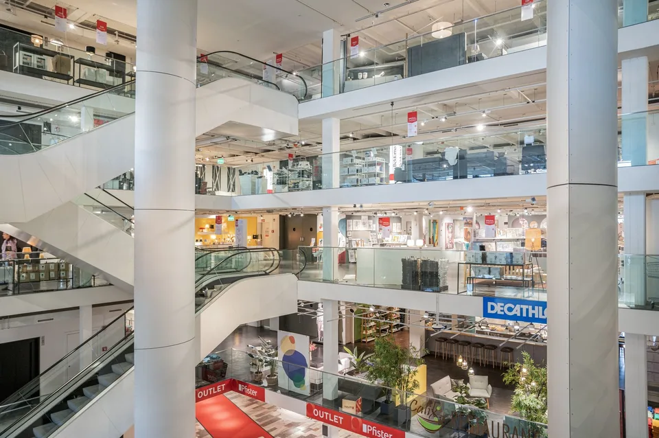 Spazio commerciale nel Pfister Center da 100 - 480 m2