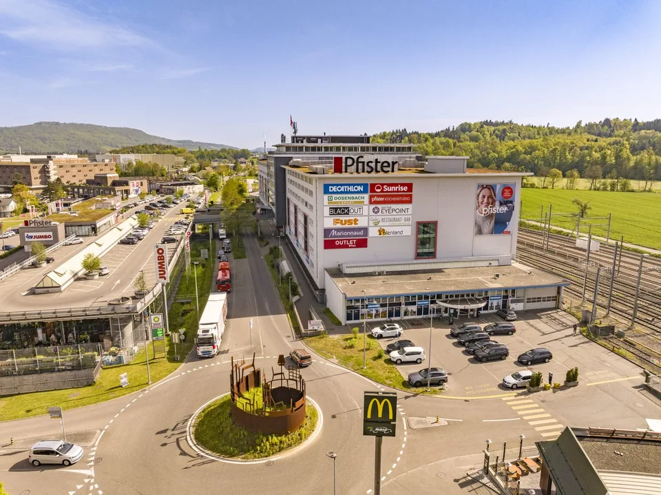Spazio commerciale nel Pfister Center da 100 - 480 m2