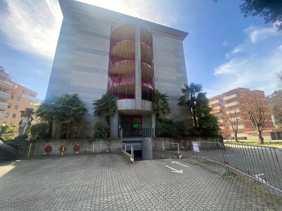 Agno - Ufficio arredato in affitto - 2.5 locali, 75 mq con terrazzo - P29