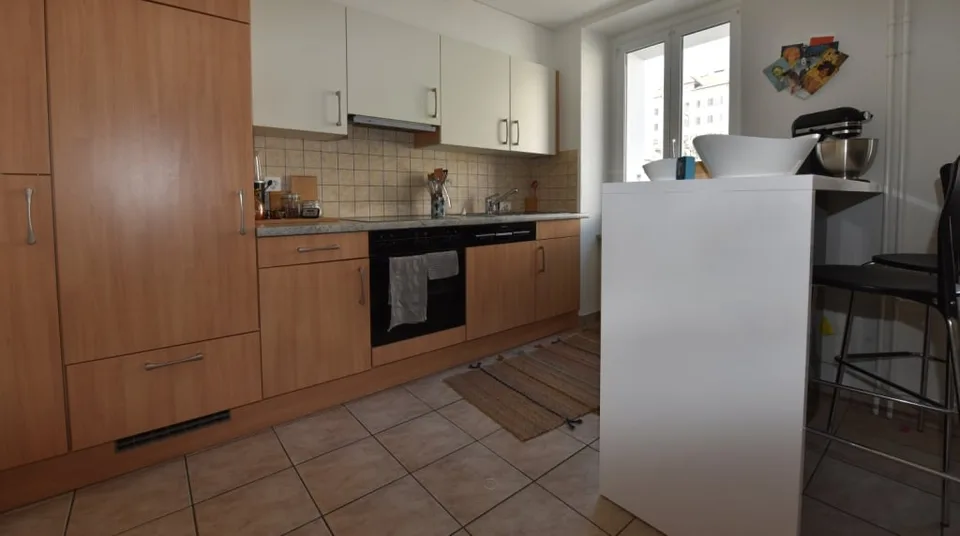 Zweieinhalb-Zimmer-Wohnung mit viel Licht zu vermieten – Rue du Progrès, La Chaux-de-Fonds
