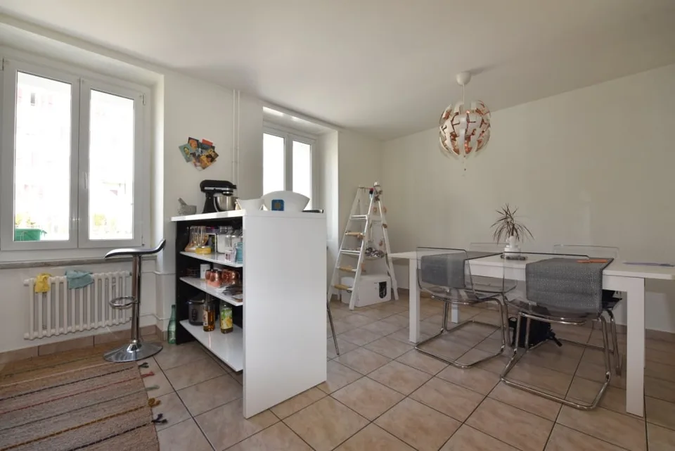 Zweieinhalb-Zimmer-Wohnung mit viel Licht zu vermieten – Rue du Progrès, La Chaux-de-Fonds