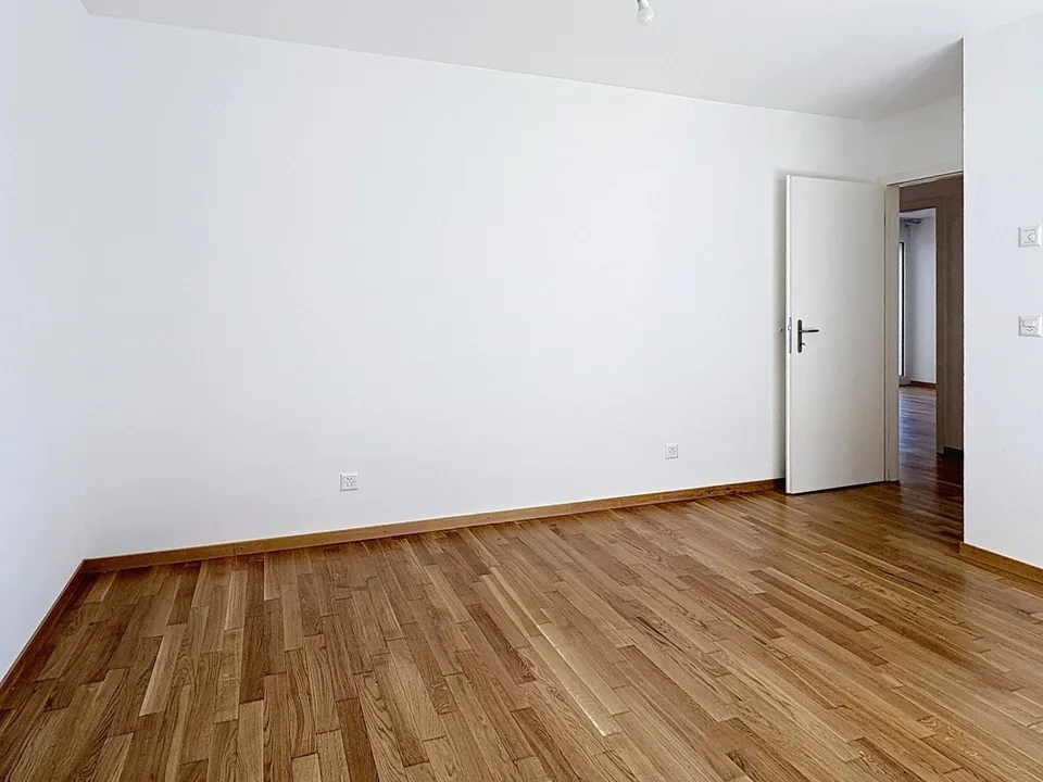 Schönes 4,5-Zimmer-Apartment, nur wenige Schritte vom See und allen Annehmlichkeiten entfernt – Foto 7 von 9