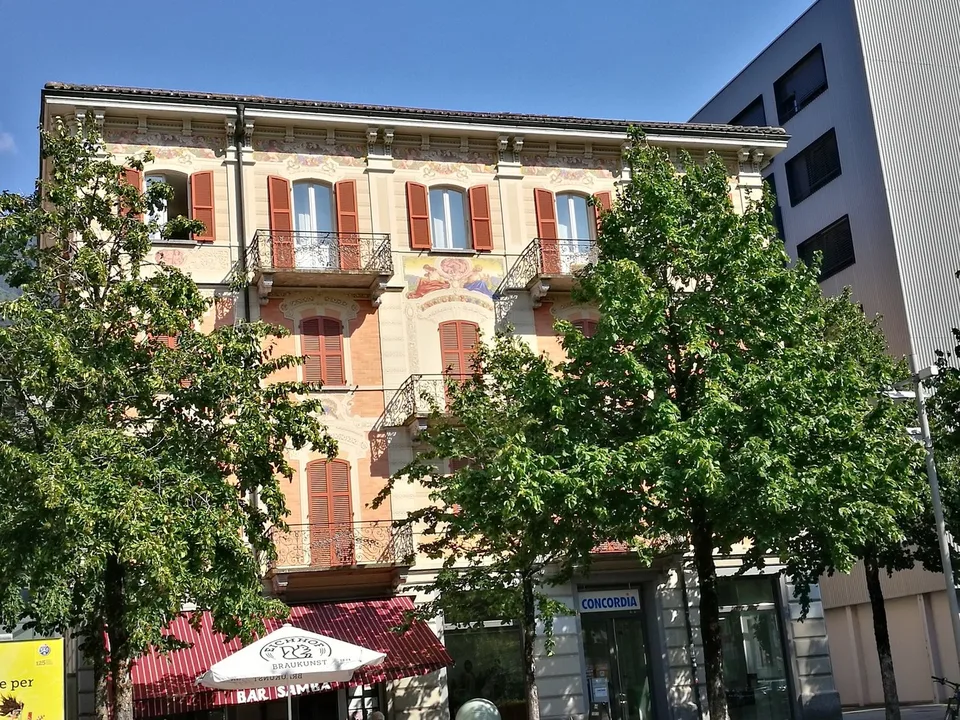 Bureau avec 3 pièces, dernier étage, centre-ville