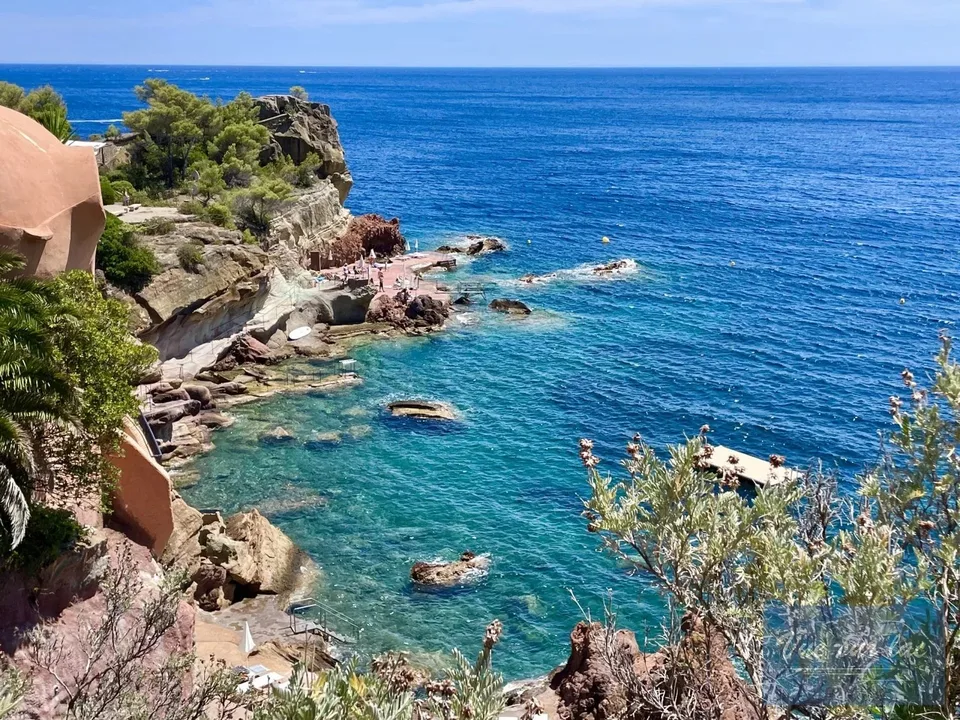VACANCES d'été pieds dans l'eau, appartement dans résidence privée