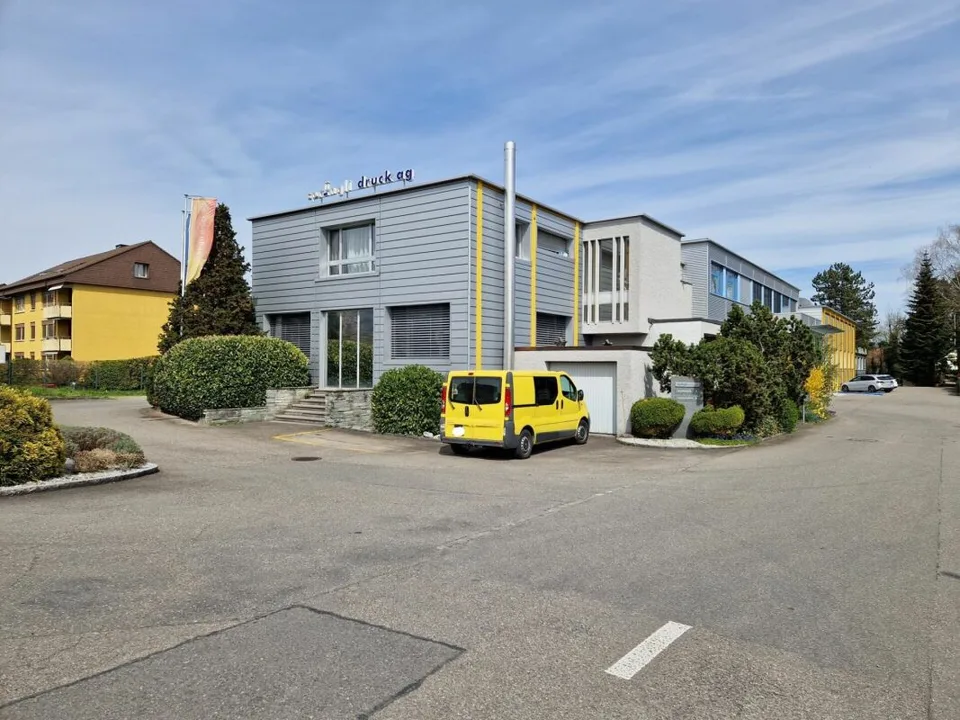 Repräsentative Büroflächen mit Empfang, Sitzungszimmer und Parkplätzen in Villmergen