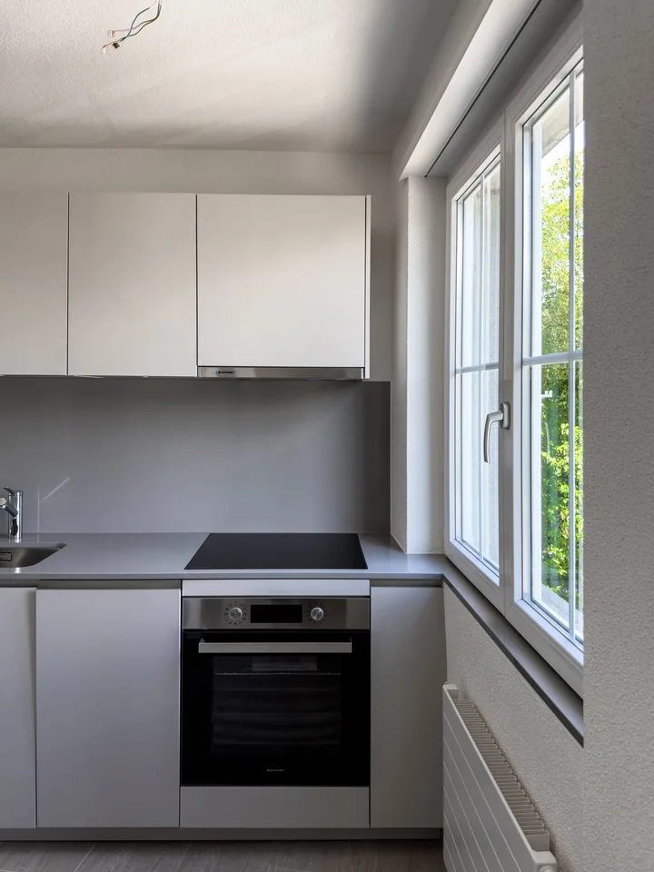 Helle komplett neu renovierte 3.5 Zimmer Maisonette im 2. OG