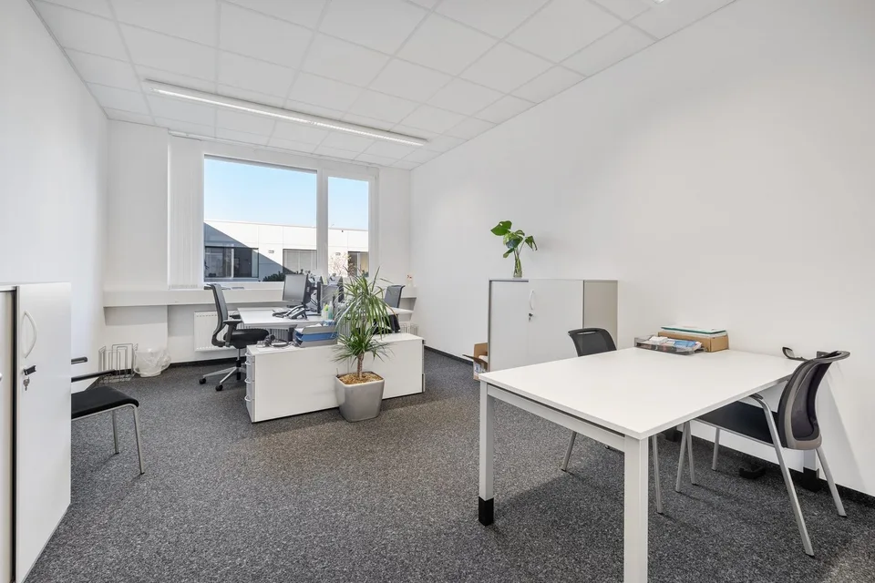 Ausgebaute Büroflächemit grosszügiger Terrasse