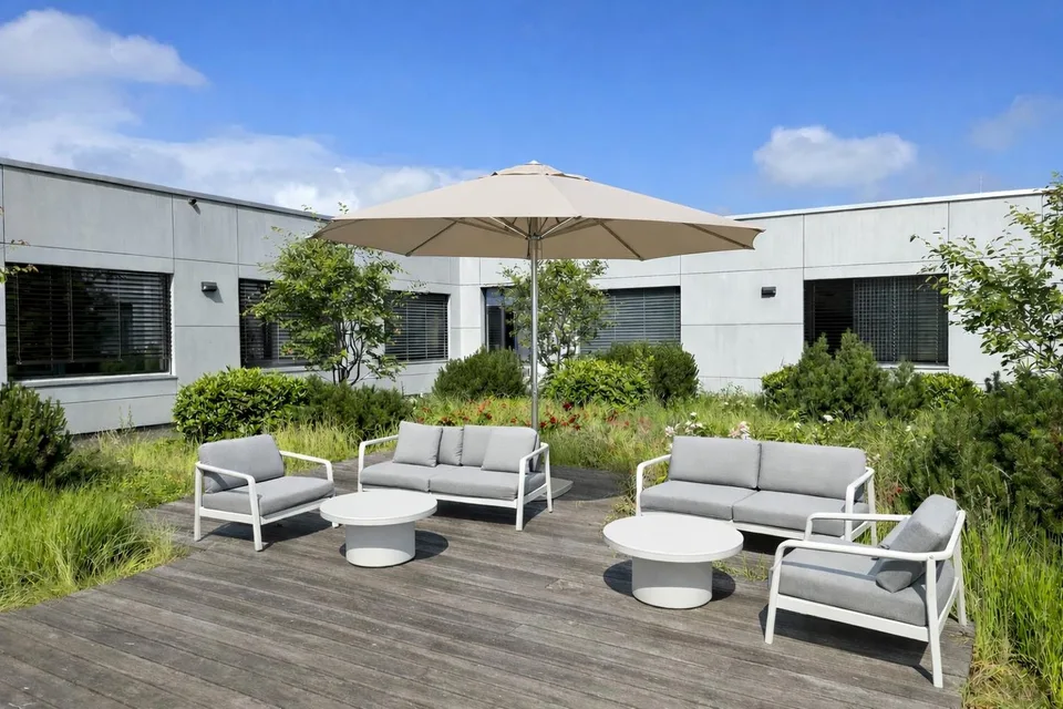 Ausgebaute Büroflächemit grosszügiger Terrasse