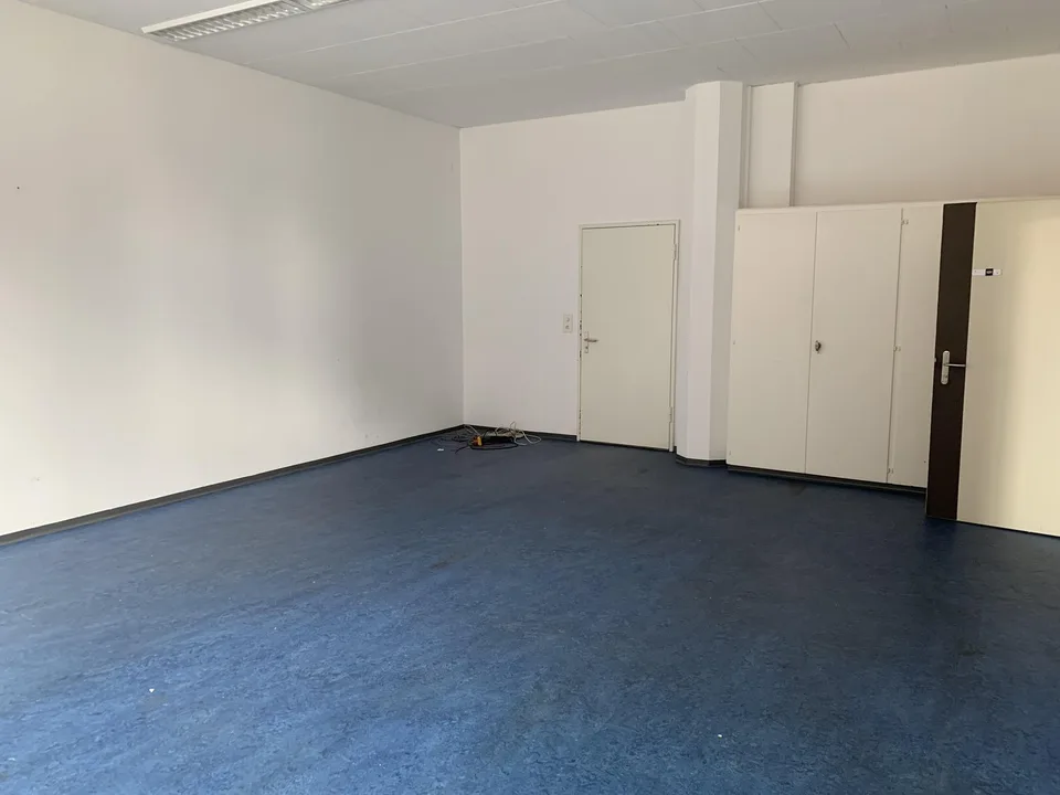Attività commerciale, Ufficio & Magazzino a Balsthal in affitto da 50m2