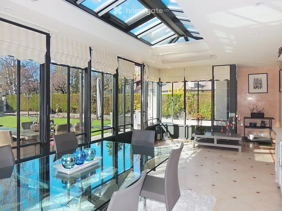 Beautiful individual villa with pool in Thônex Villette