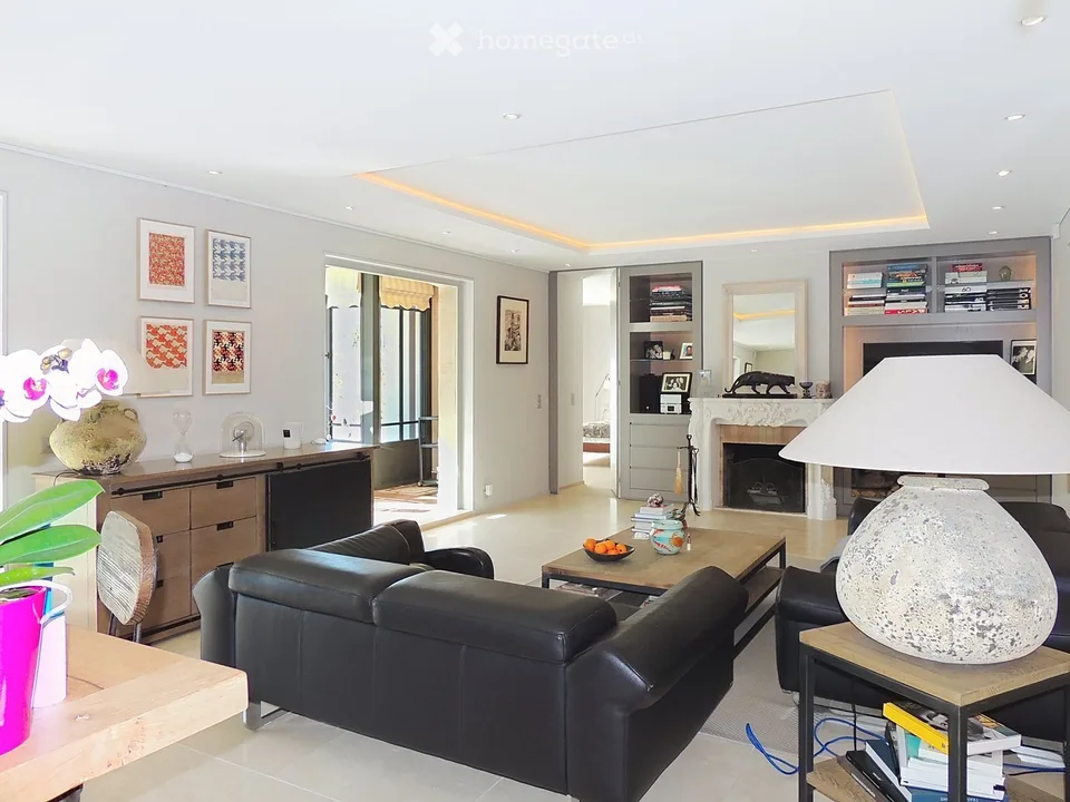 Beautiful individual villa with pool in Thônex Villette
