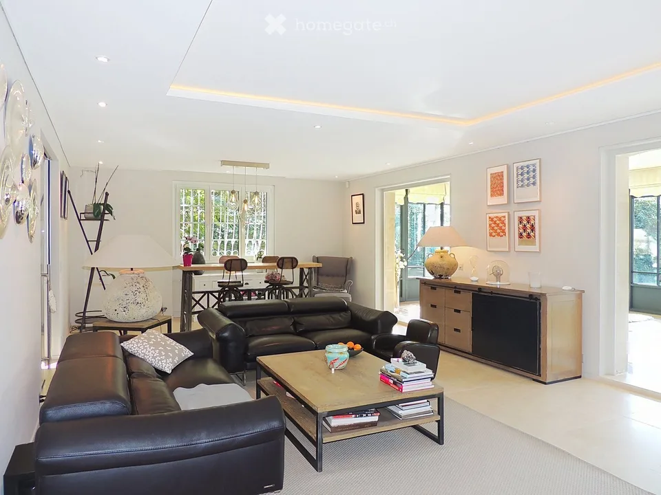 Beautiful individual villa with pool in Thônex Villette