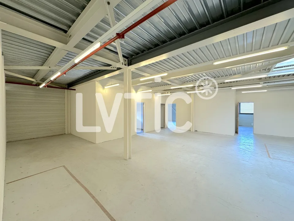 Showroom, Büros, Lokale mit 290 m2 zur Miete in Conthey