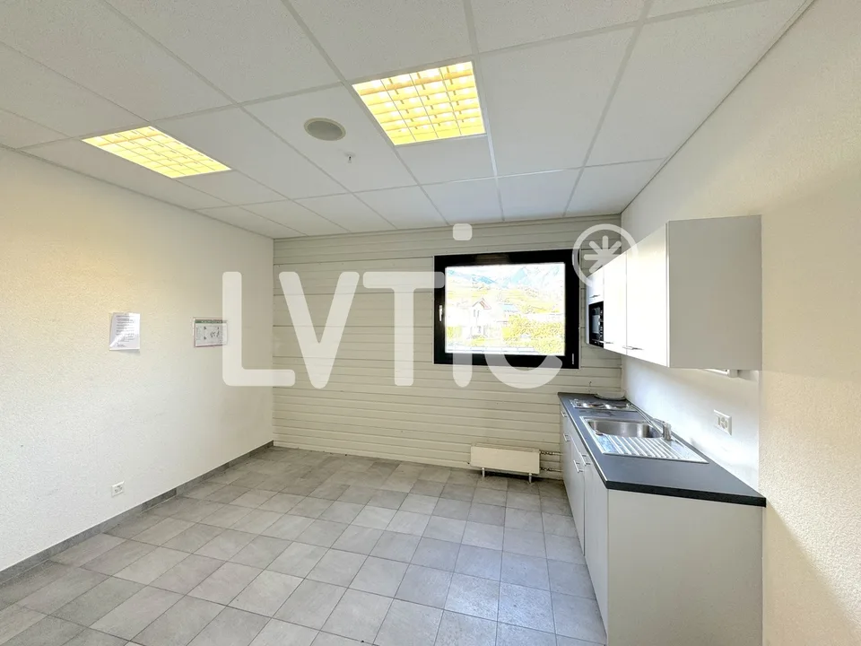 Showroom, Büros, Lokale mit 290 m2 zur Miete in Conthey