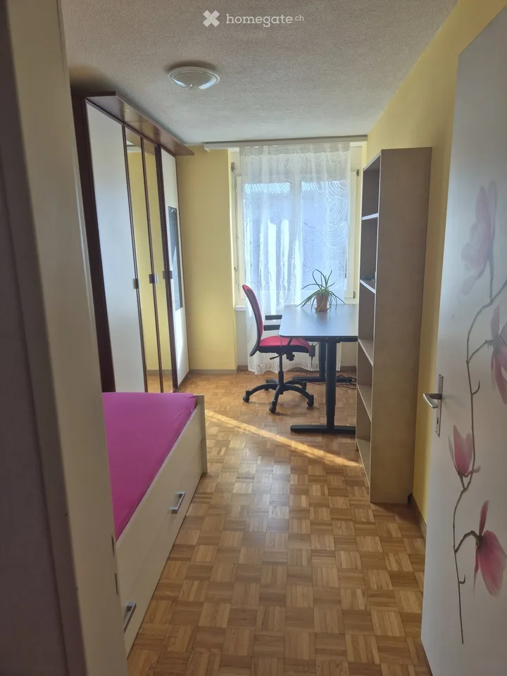 Möbliertes WG-Zimmer mit eigenem Badezimmer in Zürich