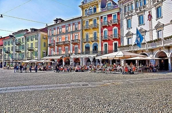 Posteggio esterno in centro Locarno