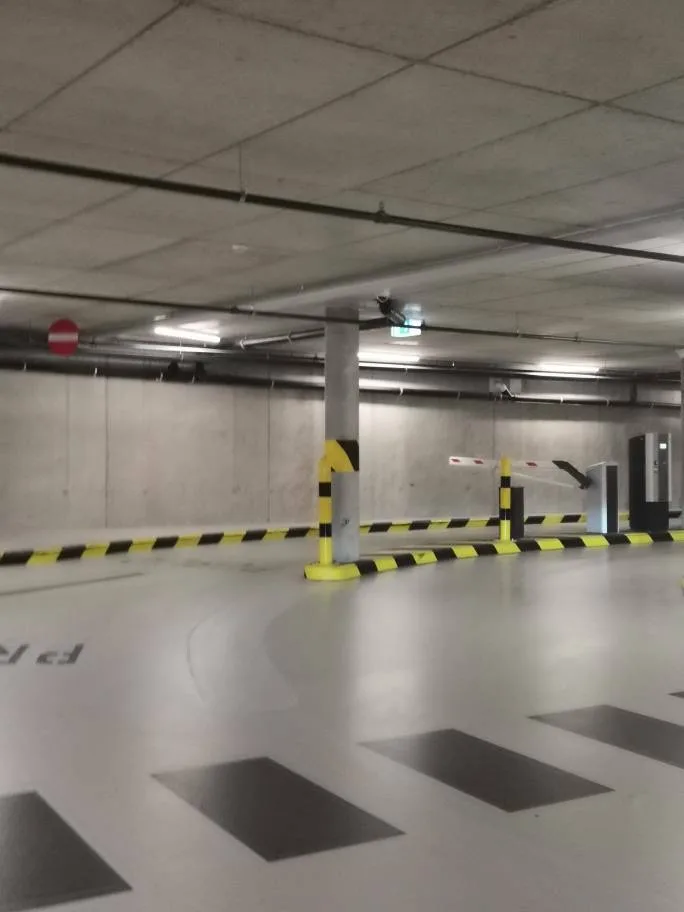 Places de parc moto face à la gare d'Aigle – photo 6 sur 7