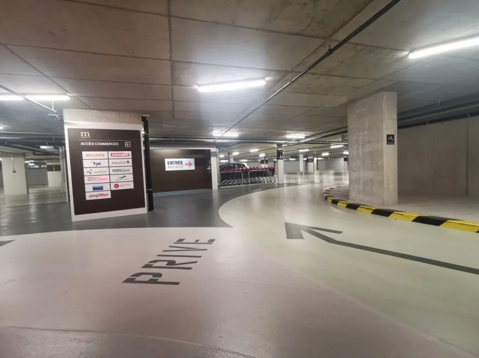 Places de parc moto face à la gare d'Aigle – photo 7 sur 7