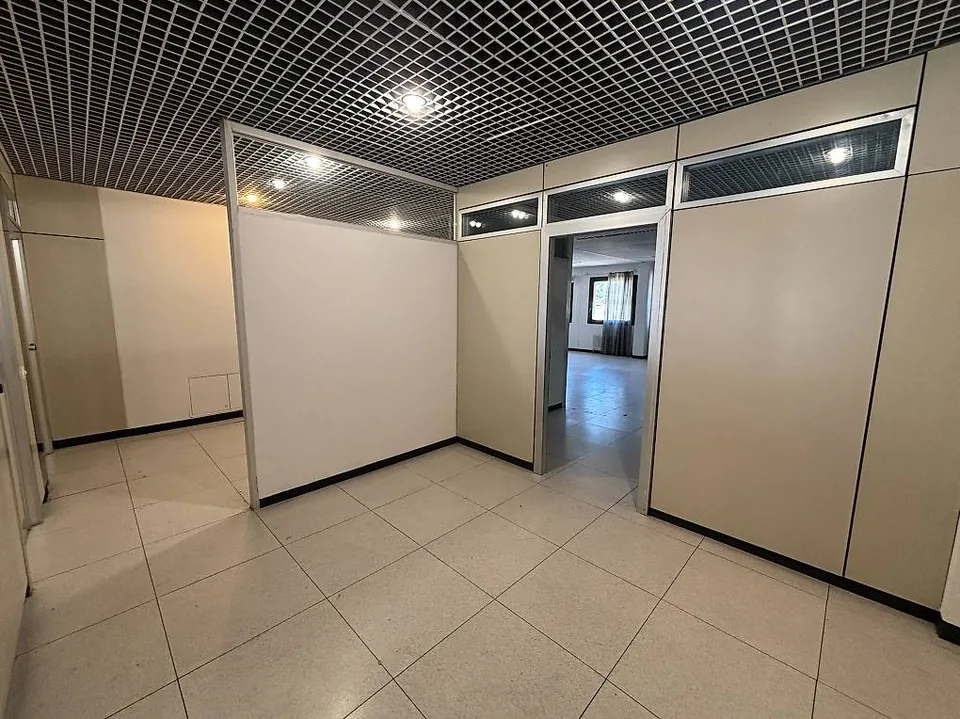 AFFITTASI SPAZIO COMMERCIALE DI CA. 78 mq A CADENAZZO