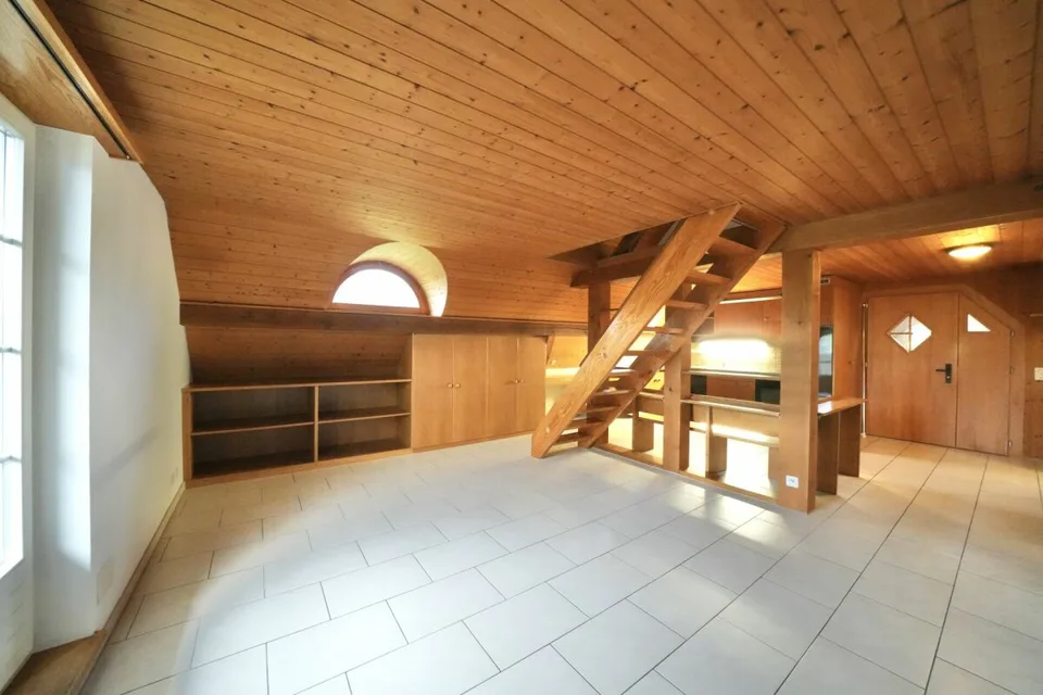 Appartement mansardé charmant dans un emplacement central