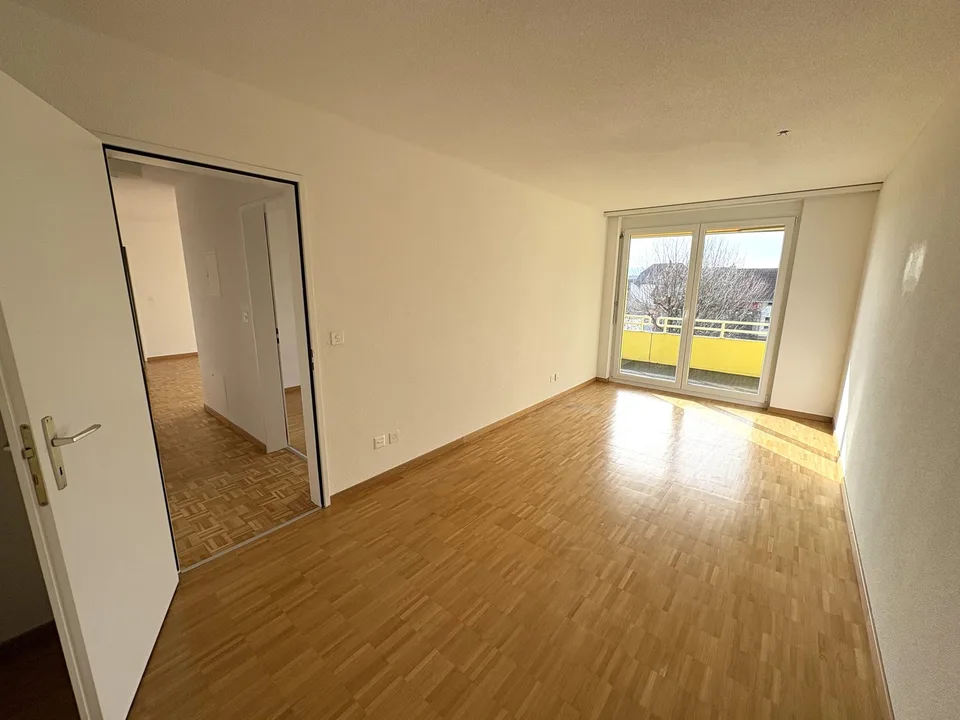 Appartamento con balcone e parco giochi in affitto