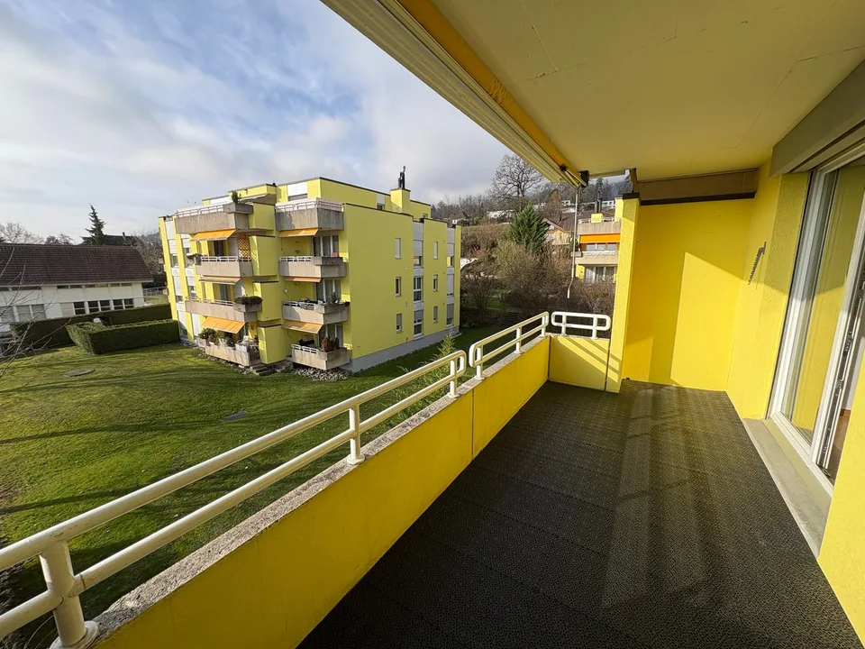 Appartamento con balcone e parco giochi in affitto
