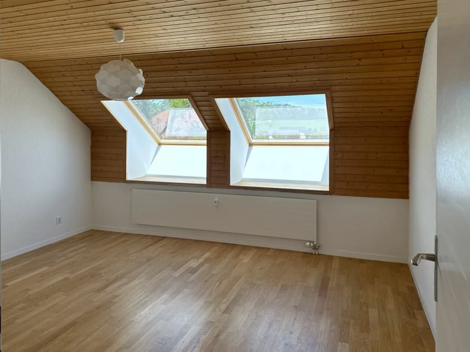Appartement de mansarde rénové 4 1/2 pièces avec galerie