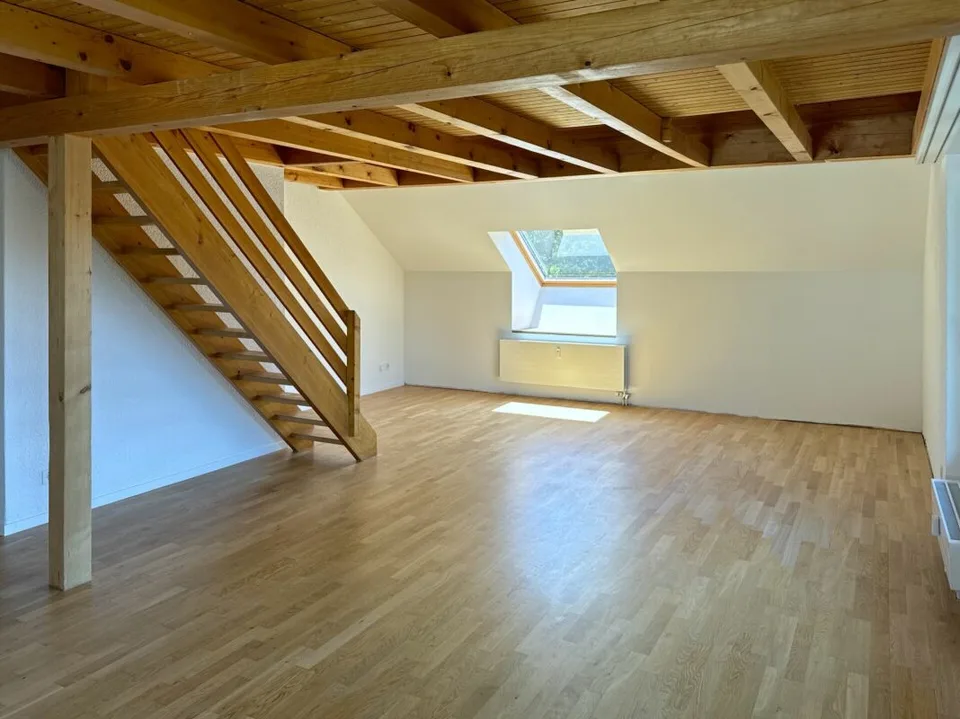Sanierte 4 1/2-Zimmer-Dachwohnung mit Galerie