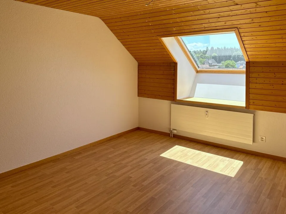 Appartement de mansarde rénové 4 1/2 pièces avec galerie