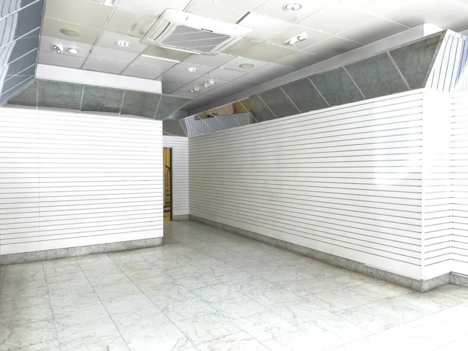 Spazio commerciale con vetrina in centro Lugano