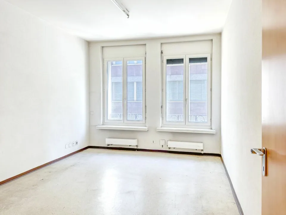 Kommerzieller Raum mit Schaufenster im Zentrum von Lugano – Foto 6 von 9