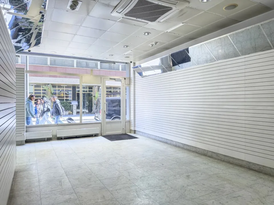 Spazio commerciale con vetrina in centro Lugano