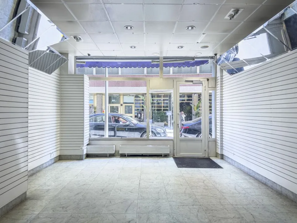 Spazio commerciale con vetrina in centro Lugano